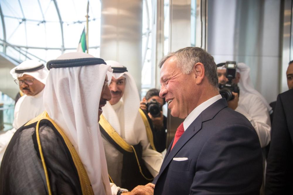 الملك وأمير دولة الكويت يبحثان سبل