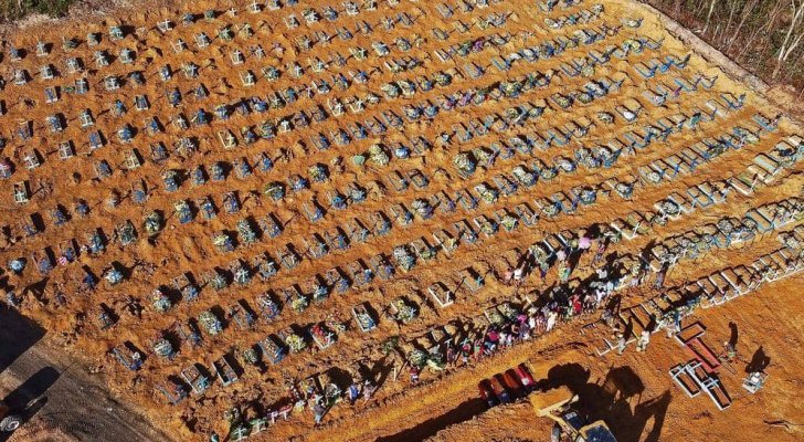 مئات التوابيت في مقبرة كورونا.. فيلم