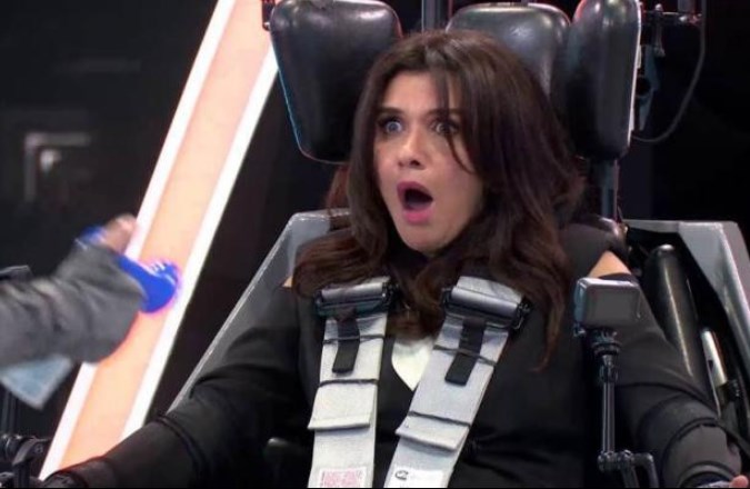 غادة عادل تنهار وتحطم الاستوديو في