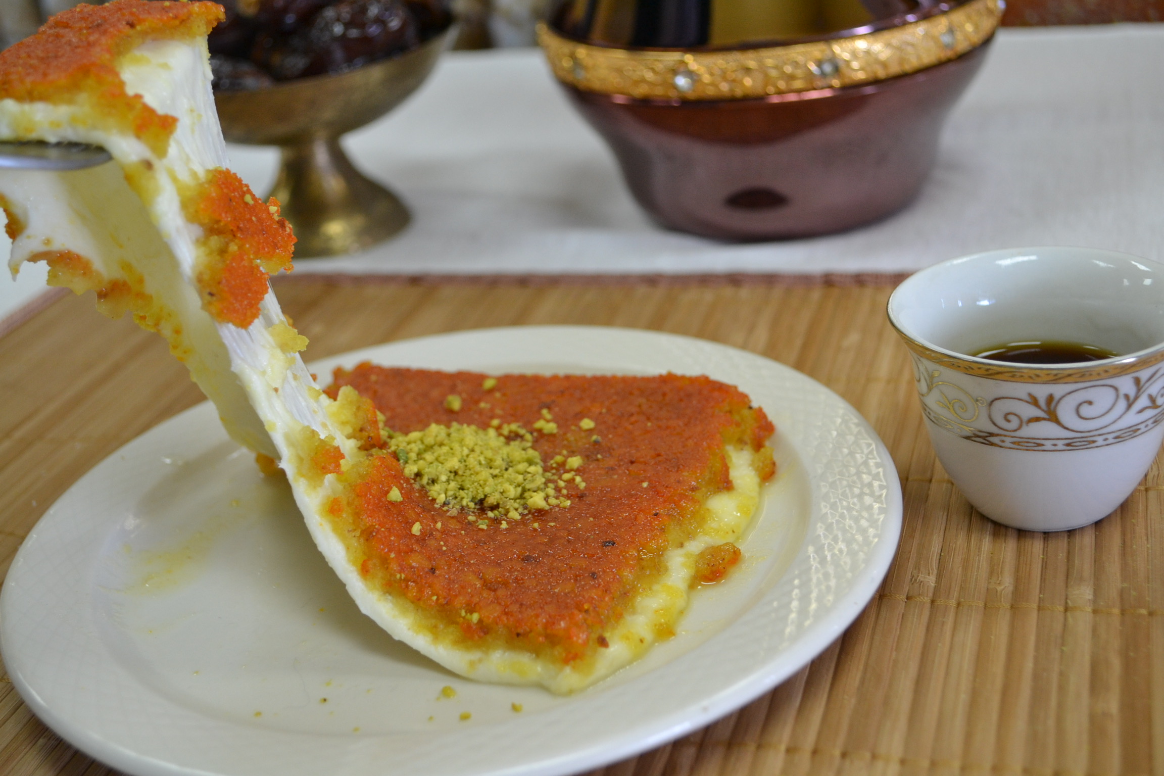 اغلاق محل حلويات قام بالبيع المباشر