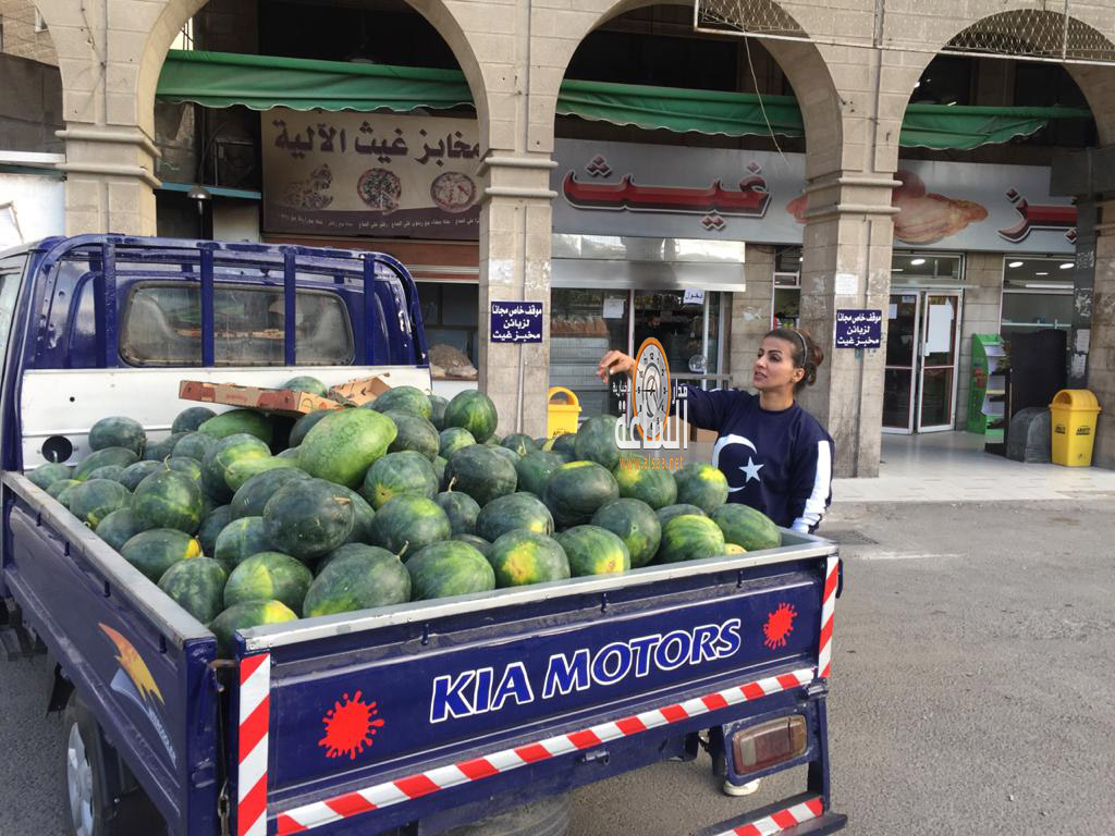 في مشهد جديد.. أردنية تبيع البطيخ
