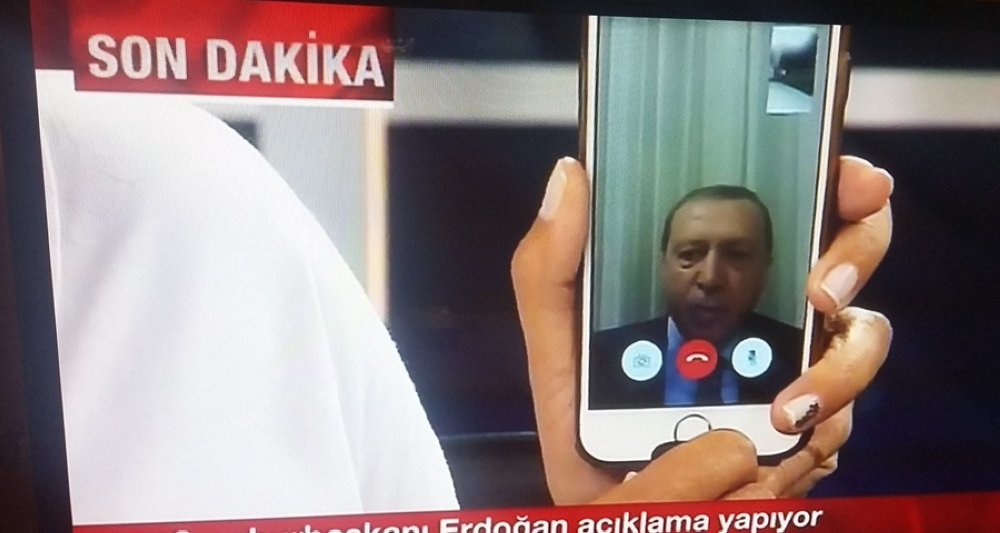 رجال أعمال خليجيون يتسابقون لشراء آيفون