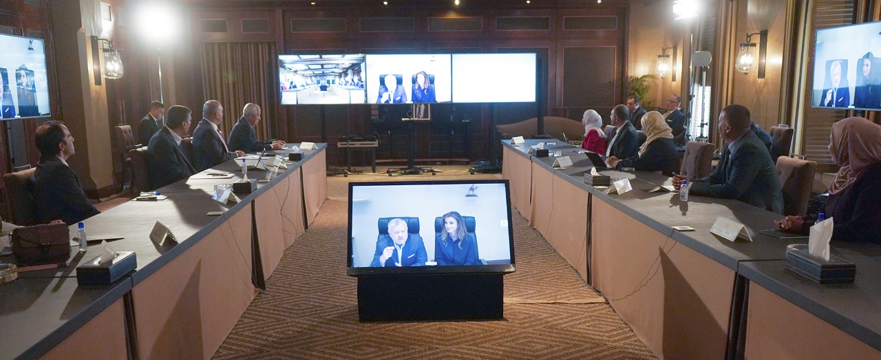 الملك والملكة يشيدان بمبادرات معلمين ومعلمات