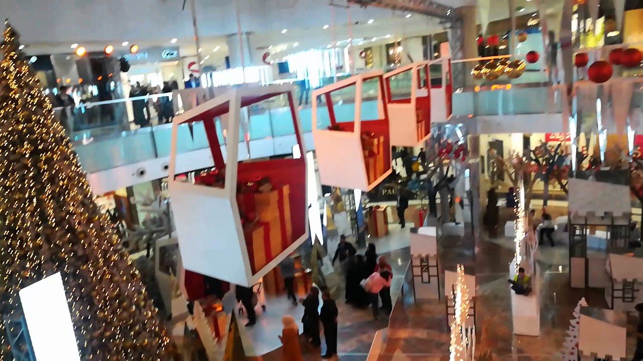 السماح لبعض المحلات التجارية داخل المولات