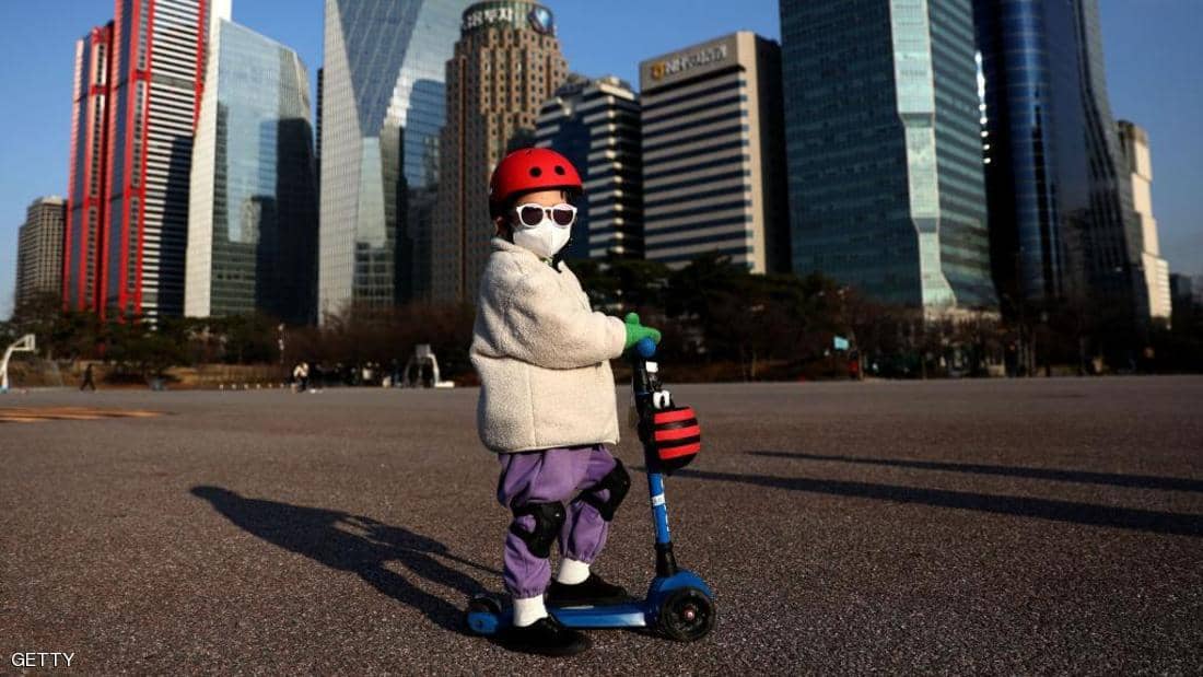 الأطفال يحيرون العلماء.. لماذا لا ينقلون