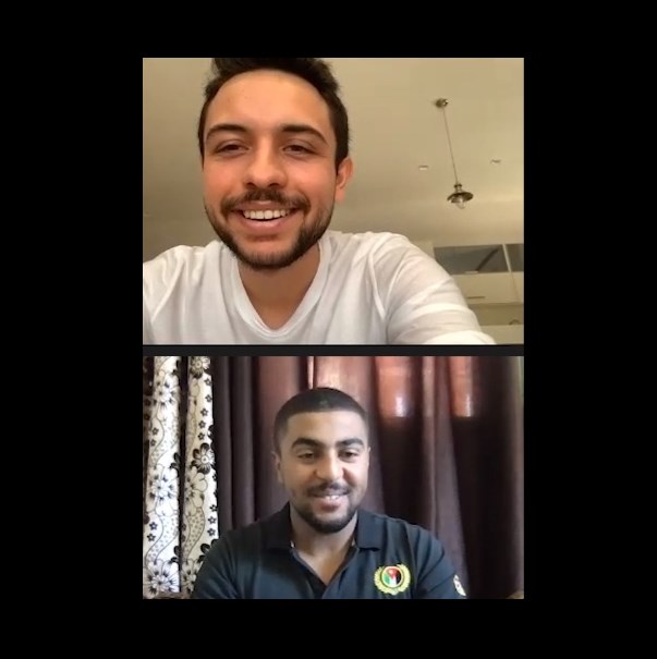 ولي العهد يجري اتصالا مرئيا مع