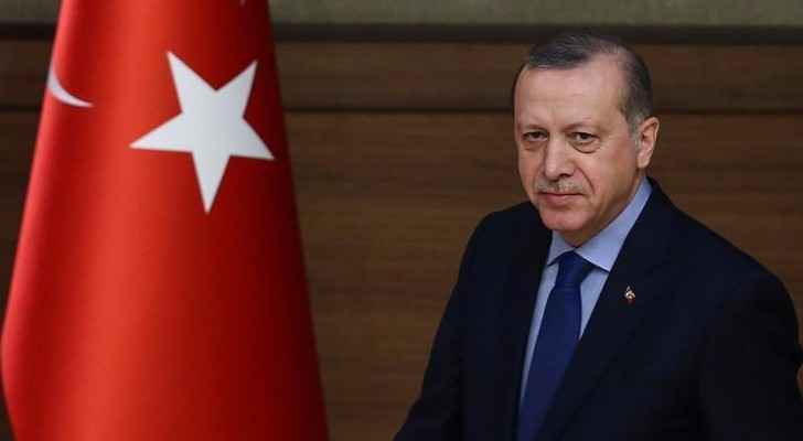 أردوغان يهنئ أنصاره بالفوز