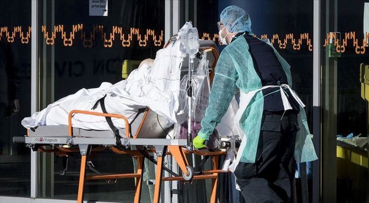 وفيات كورونا تقترب من ربع مليون