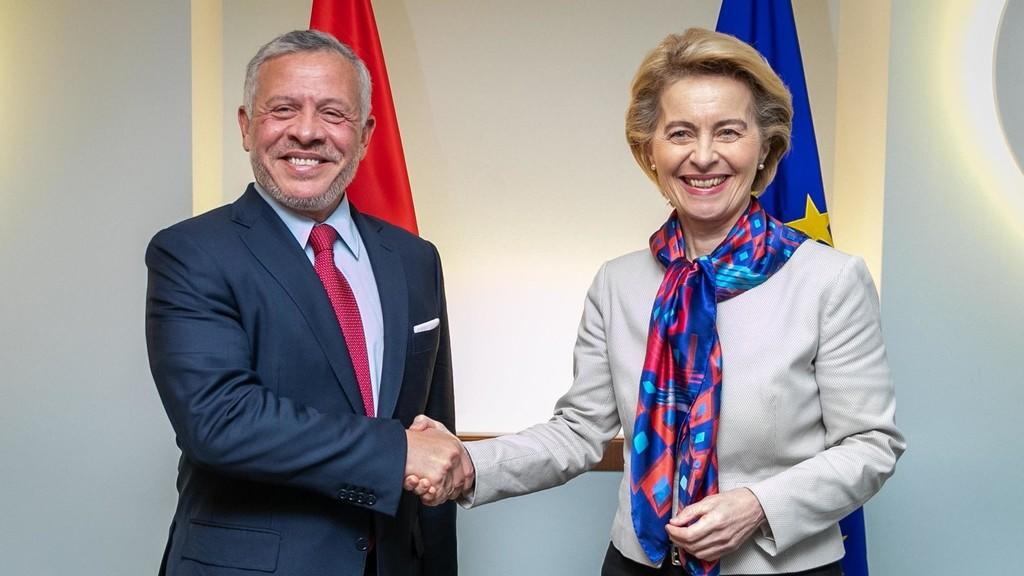 الملك يبحث جهود مواجهة كورونا مع