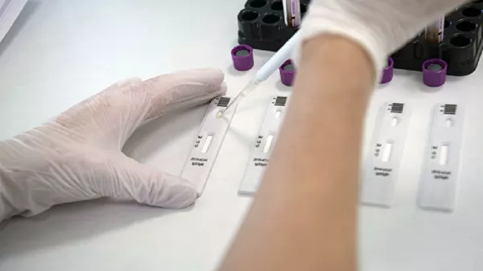 بروفيسور روسي يكشف «خداع» كورونا بدون