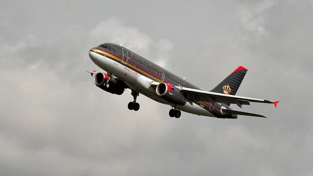 وصول أول طائرة أردنية تقل عائدين