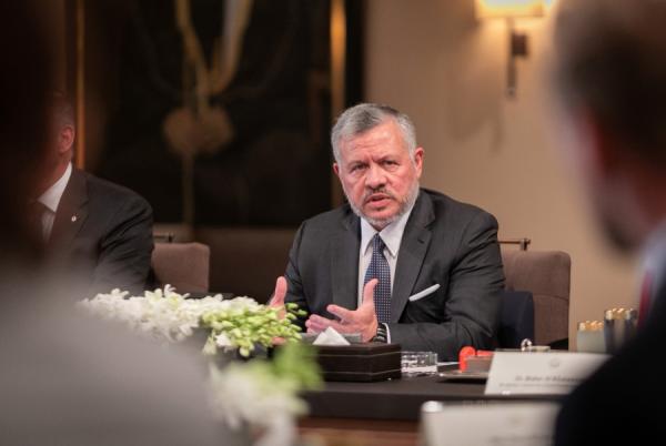 الملك مهنئا فريق ’روبوتنا للبنات‘ بفوزه