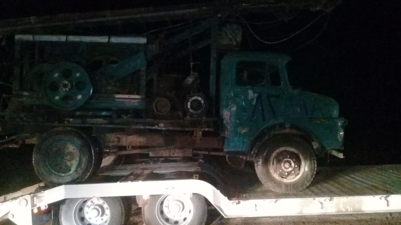 ضبط حفارة وتوقيف شخص داخل مزرعة