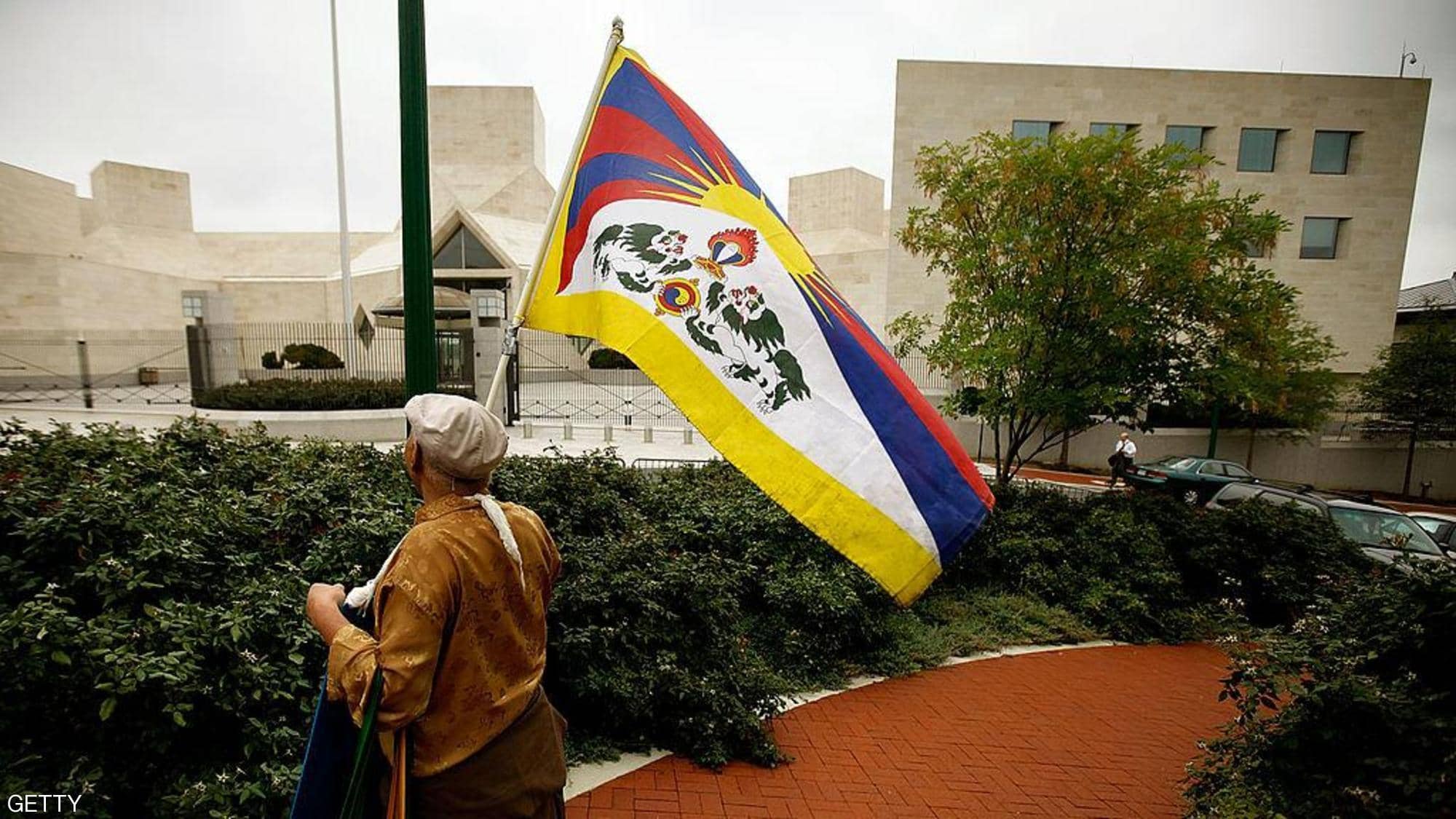 حرب شوارع.. كورونا يشعل أغرب معركة