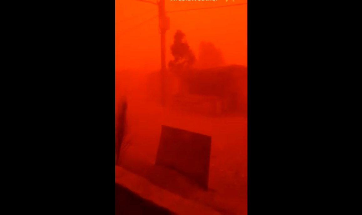 عواصف رملية شديدة تؤثر على الرويشد