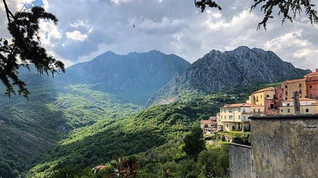 إحياء قرى إيطالية مهجورة تحضيرا لما