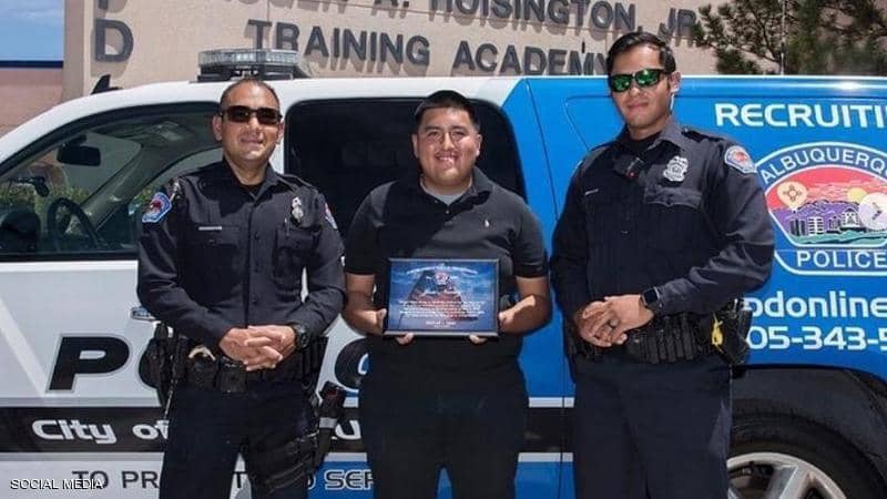 شاب يعيد آلاف الدولارات عثر عليها