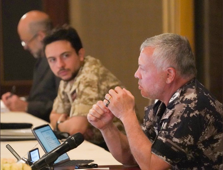 الملك يؤكد ضرورة تشديد الإجراءات الصحية