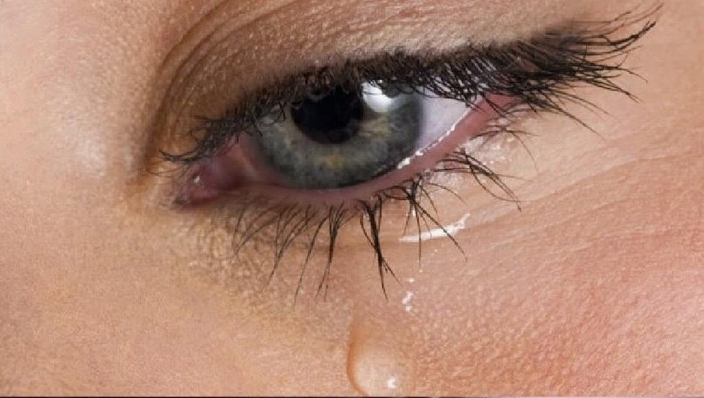 هل ينتقل كورونا عن طريق الدموع؟