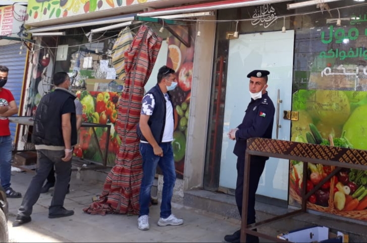 إغلاق أحد اكبر مولات الخضار والفواكه