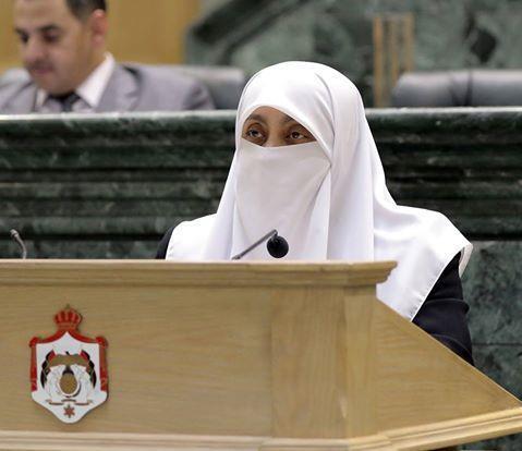 العتوم تطالب بجامعة في جرش