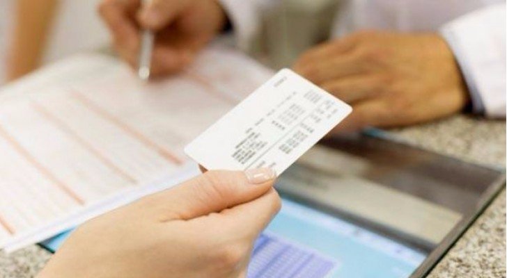 تمديد العمل ببطاقات التأمين الصحي ضمن