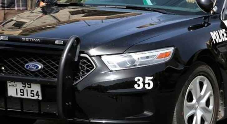 سائق مركبة يدهس رجل أمن ويلوذ