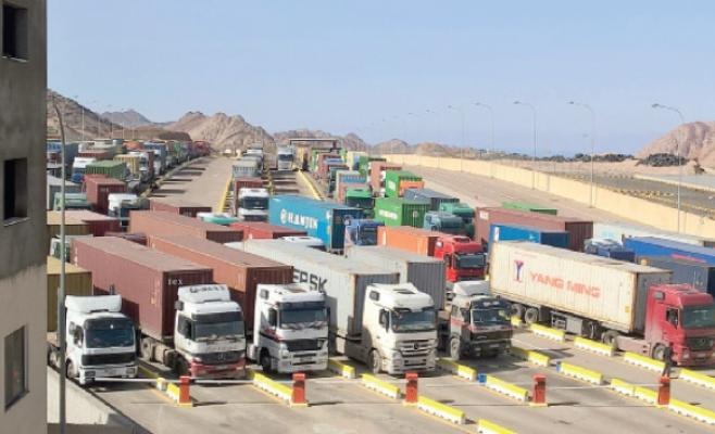 مخيمات لحجر سائقي الشاحنات تتسع لـ