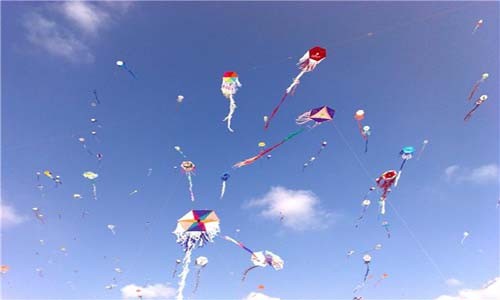 طائرات ورقية تتسبب بانقطاع الكهرباء عن