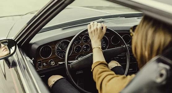 فتاة تقتل والدها أثناء تعلم القيادة