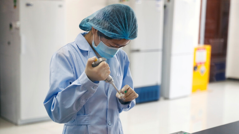 لقاح كورونا المنتظر يعمق الخلافات بين