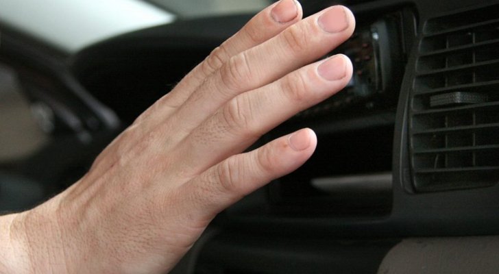 هل تستطيع درجة الحرارة داخل السيارات