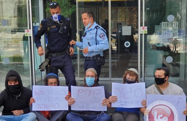 جماعة العودة الى جبل المعبد تغلق