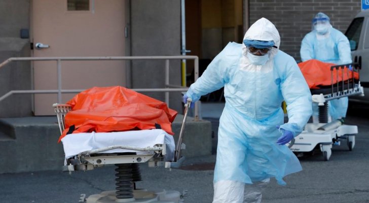 انخفاض الوفيات اليومية بفيروس كورونا في