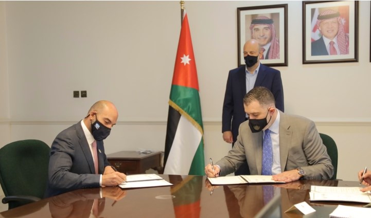 مذكرات لتعليم 5 الاف من منتسبي