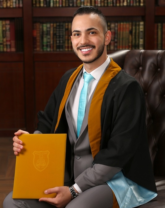 آل خوست يهنئون نورس القيسي ببكالورويوس