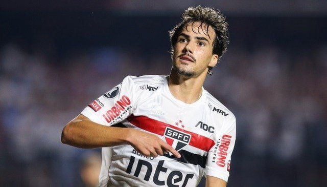 ريال مدريد يقترب من كاكا الجديد