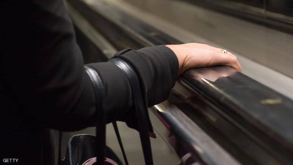 عدوى كورونا بلمس الأسطح والأشياء.. دراسة