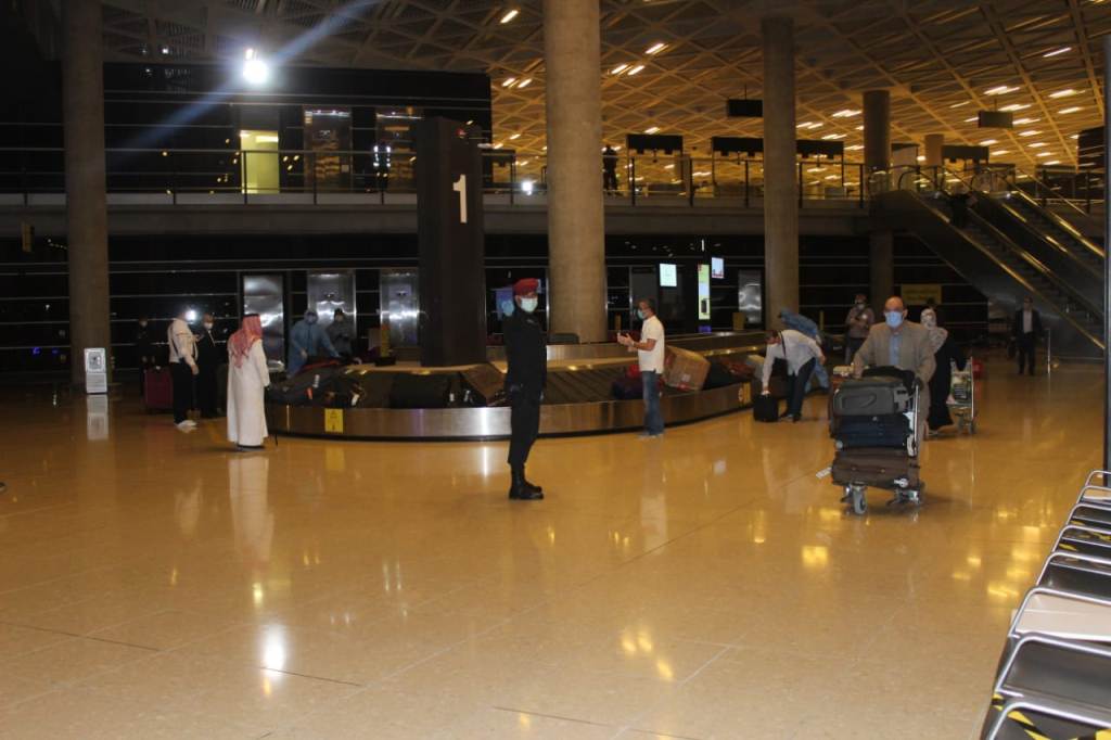 وصول طائرة من قطر على متها