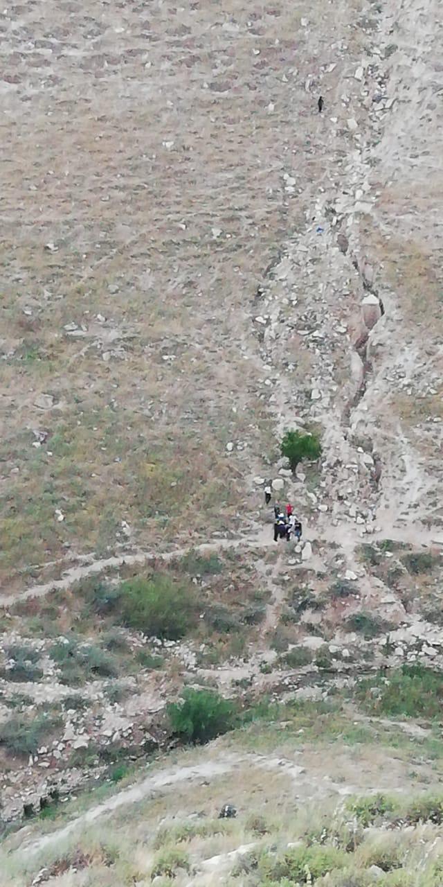 انقاذ مواطن سقط في منحدر جبلي