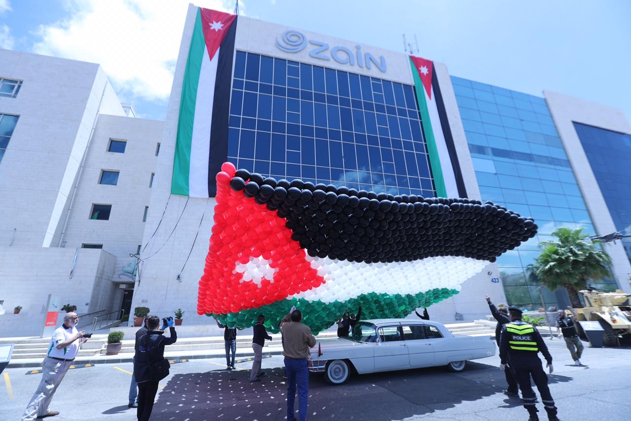 زين تضيء سماء المملكة احتفالا بالاستقلال