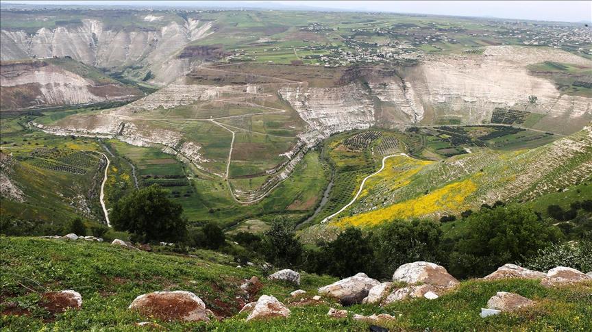 عقربا.. قرية أردنية خلابة تطل على