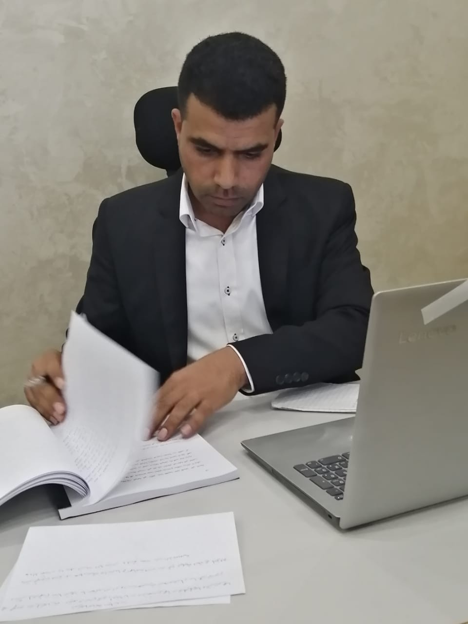 الصحفي يوسف ابوعبدون التياها.. مبروك الماجستير