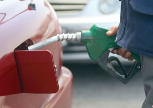 خلية الازمة تقرر السماح لمحطات الوقود