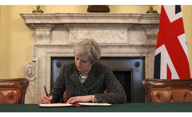 بريطانيا.. تيريزا ماي تدعو لانتخابات تشريعية