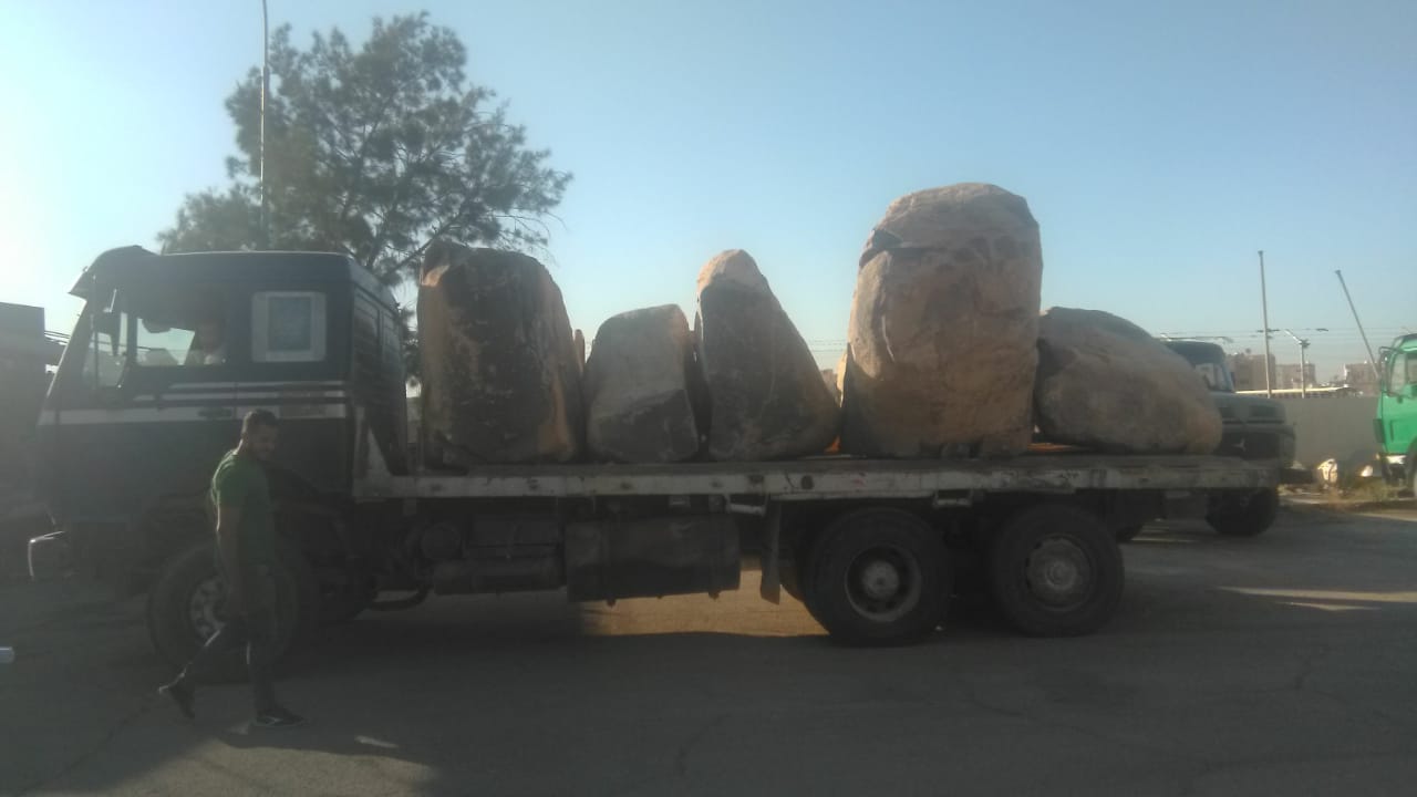 المياه: ضبط شاحنتين  محملتين بالبازلت المستخرج