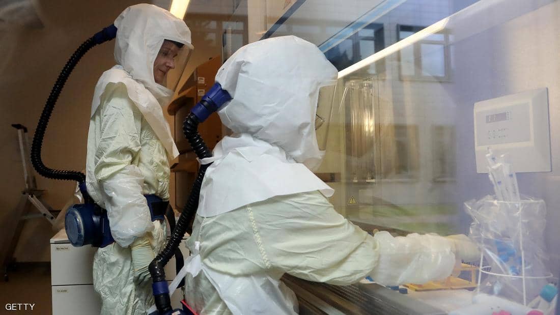 «عملاق الأدوية» ينضم لسباق لقاحات كورونا..