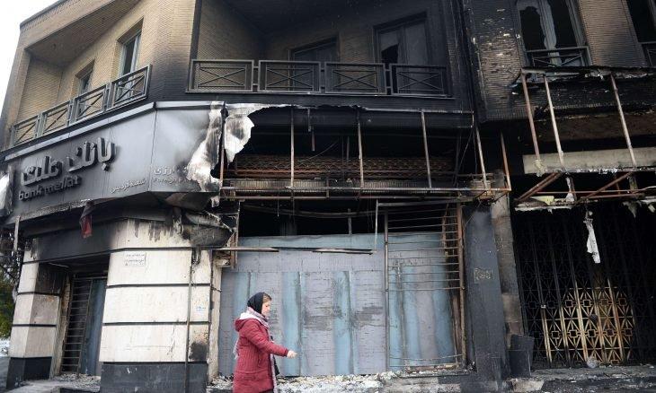 بعد 7 أشهر.. إيران تقر بمقتل