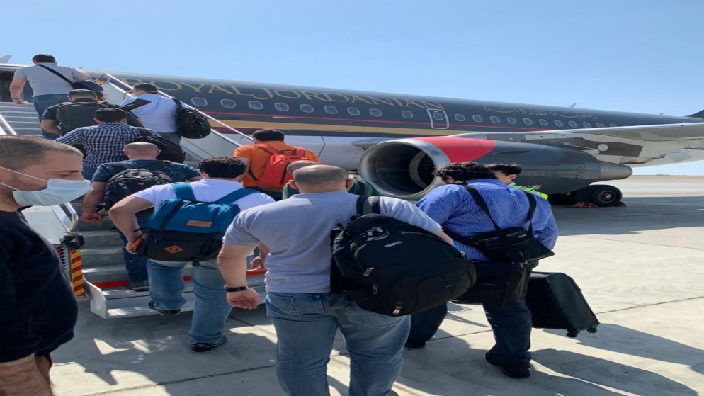 إجلاء 46 أردنيا وفلسطينيا من كازاخستان