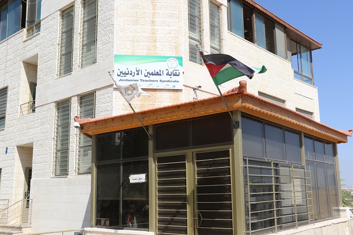 ’المعلمين‘ تحمّل الملقي والرزاز مسؤولية الهجوم